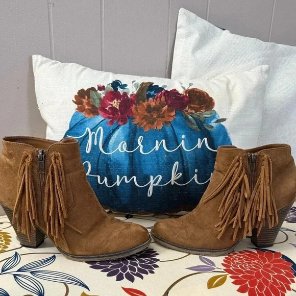 MIA • Lissa Leather Fringe Booties - Picture 10 of 10